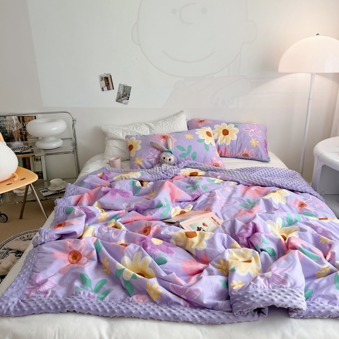 91家纺网 家纺一手货源 找家纺 星期八 2022新款豆豆夏被包边款 紫色花