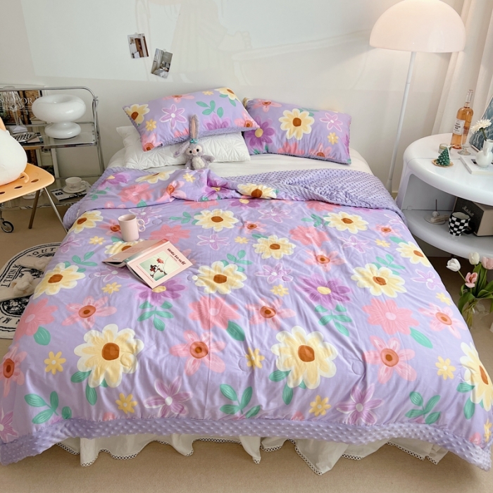 91家纺网 家纺一手货源 找家纺 星期八 2022新款豆豆夏被包边款 紫色花