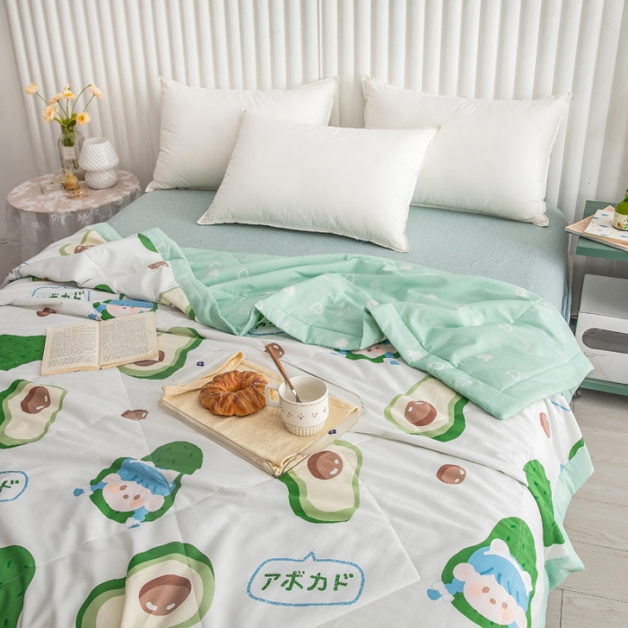 91家纺网 家纺一手货源 找家纺 绵庭家纺 2023新款舒适亲肤全棉单夏被 牛油果女孩