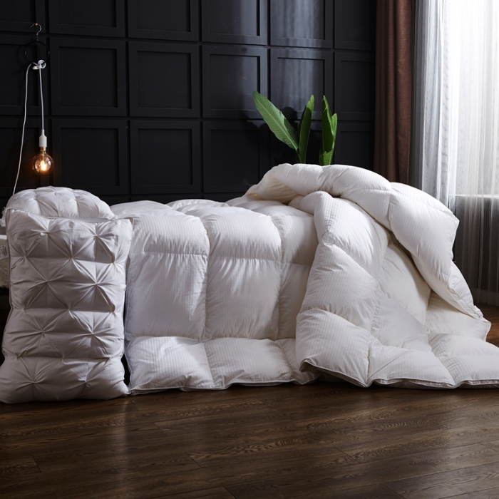 91家纺网 家纺一手货源 找家纺 羽仙子2023新款100支全棉缎条羽绒被鹅绒被冬被春秋被 白色