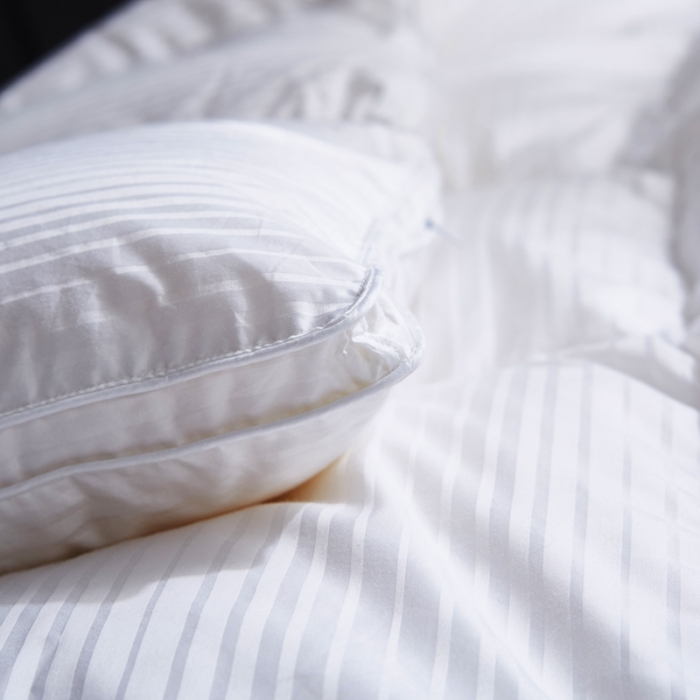 91家纺网 家纺一手货源 找家纺 羽仙子2023新款100支全棉缎条羽绒被鹅绒被冬被春秋被 白色