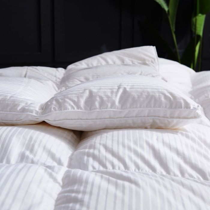 91家纺网 家纺一手货源 找家纺 羽仙子2023新款100支全棉缎条羽绒被鹅绒被冬被春秋被 白色