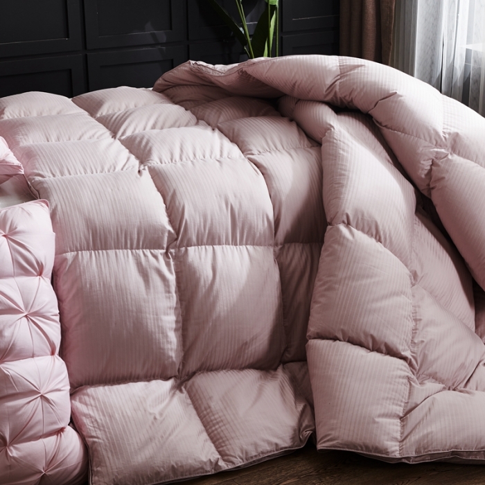 91家纺网 家纺一手货源 找家纺 羽仙子2023新款100支全棉缎条羽绒被鹅绒被冬被春秋被 豆沙