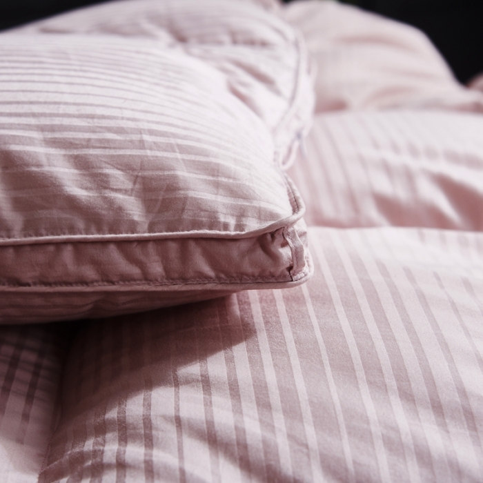 91家纺网 家纺一手货源 找家纺 羽仙子2023新款100支全棉缎条羽绒被鹅绒被冬被春秋被 豆沙