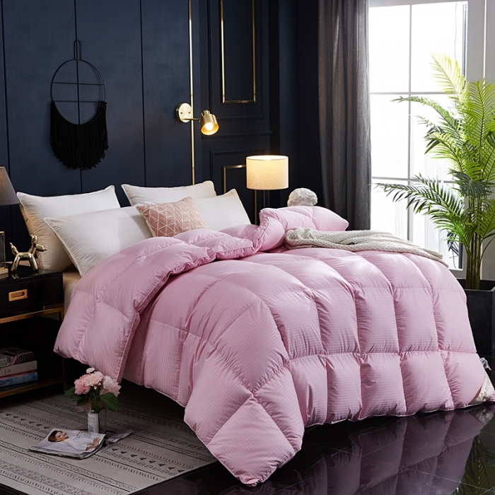 91家纺网 家纺一手货源 找家纺 羽仙子2023新款100支全棉缎条羽绒被鹅绒被冬被春秋被 粉色