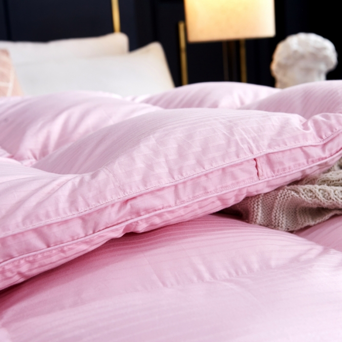 91家纺网 家纺一手货源 找家纺 羽仙子2023新款100支全棉缎条羽绒被鹅绒被冬被春秋被 粉色