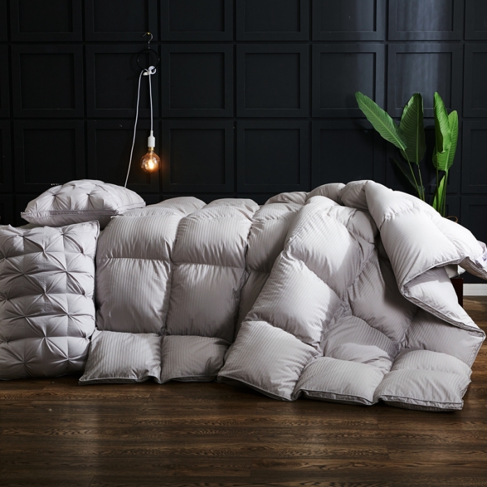 91家纺网 家纺一手货源 找家纺 羽仙子2023新款100支全棉缎条羽绒被鹅绒被冬被春秋被 银色