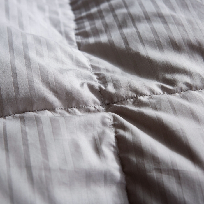 91家纺网 家纺一手货源 找家纺 羽仙子2023新款100支全棉缎条羽绒被鹅绒被冬被春秋被 银色