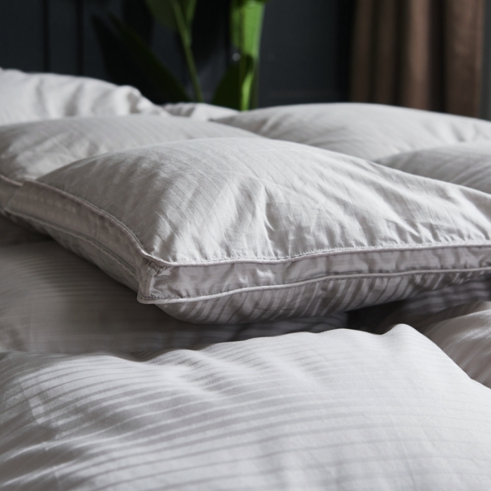 91家纺网 家纺一手货源 找家纺 羽仙子2023新款100支全棉缎条羽绒被鹅绒被冬被春秋被 银色