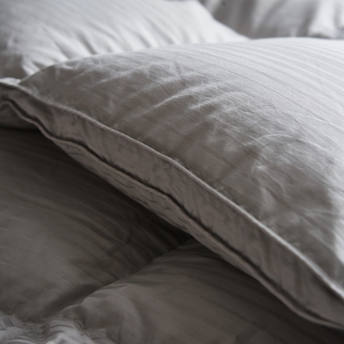 91家纺网 家纺一手货源 找家纺 羽仙子2023新款100支全棉缎条羽绒被鹅绒被冬被春秋被 银色
