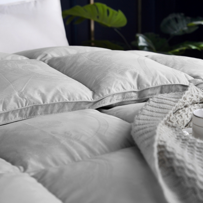 91家纺网 家纺一手货源 找家纺 羽仙子2023新款双层大提花羽绒被白鸭绒被被子 丽莎-灰色