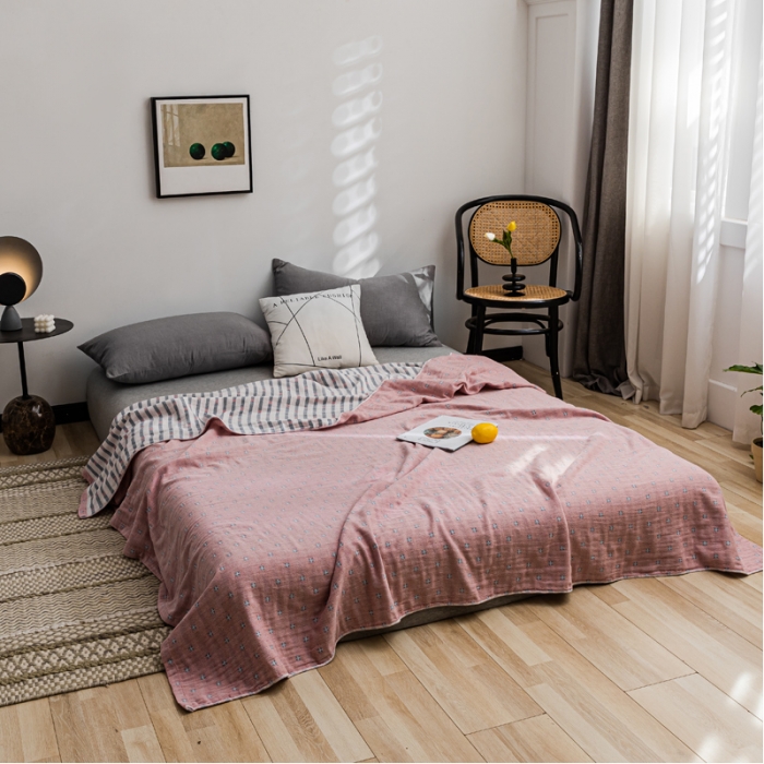 91家纺网 家纺一手货源 找家纺 朴尔家纺 2022新款主推三层水洗棉纱布毛巾被 冬空-粉