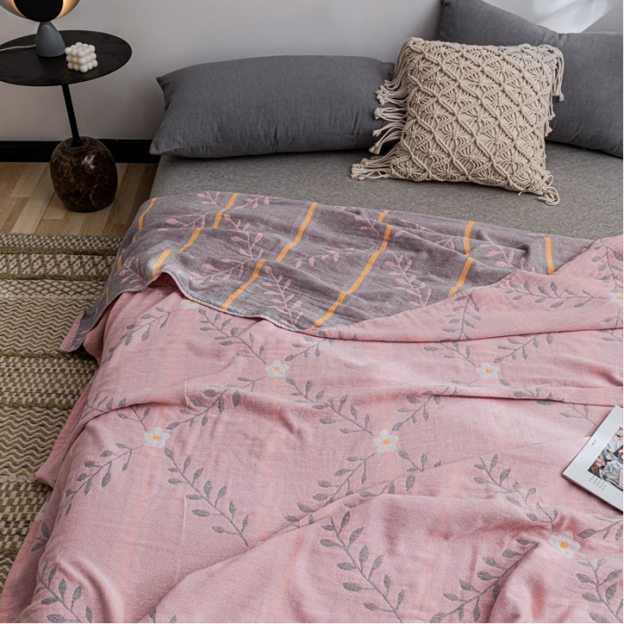 91家纺网 家纺一手货源 找家纺 朴尔家纺 2022新款主推三层水洗棉纱布毛巾被 花之恋-粉灰