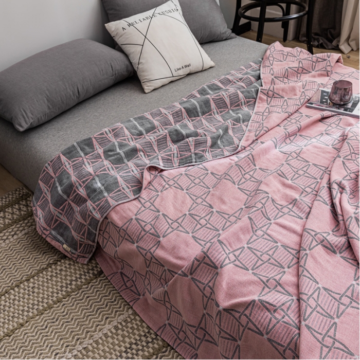 91家纺网 家纺一手货源 找家纺 朴尔家纺 2022新款主推三层水洗棉纱布毛巾被 三体秘境-粉灰