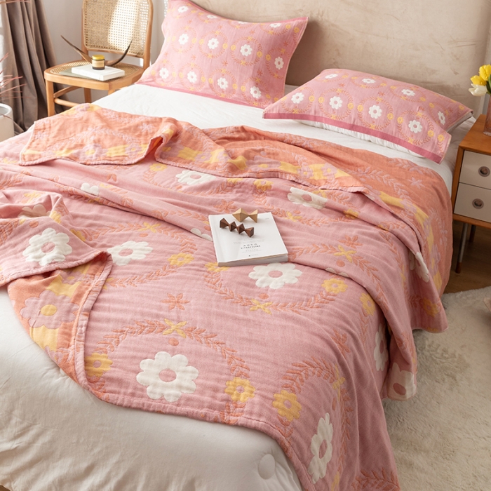 91家纺网 家纺一手货源 找家纺 朴尔家纺 2022新款四层韩版碎花风全棉纱布毛巾被 花环-粉