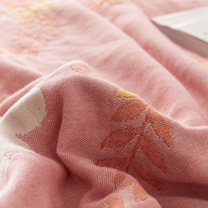 91家纺网 家纺一手货源 找家纺 朴尔家纺 2022新款四层韩版碎花风全棉纱布毛巾被 花环-粉