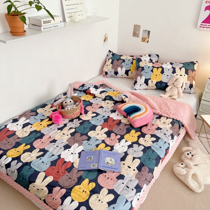 91家纺网 家纺一手货源 找家纺 星期八 2022新款豆豆夏被包边款 帮帮兔