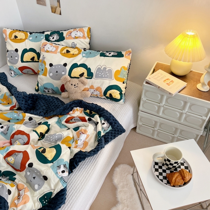 91家纺网 家纺一手货源 找家纺 星期八 2022新款豆豆夏被包边款 动物派对