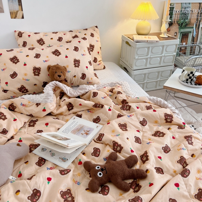 91家纺网 家纺一手货源 找家纺 星期八 2022新款豆豆夏被包边款 玫瑰熊