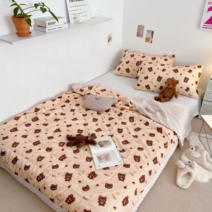 91家纺网 家纺一手货源 找家纺 星期八 2022新款豆豆夏被包边款 玫瑰熊