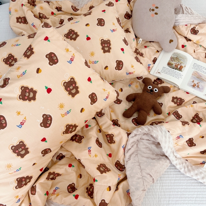 91家纺网 家纺一手货源 找家纺 星期八 2022新款豆豆夏被包边款 玫瑰熊