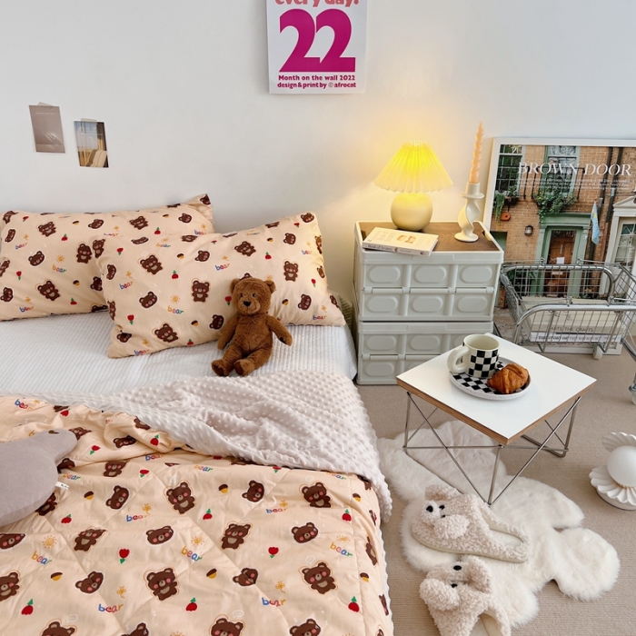 91家纺网 家纺一手货源 找家纺 星期八 2022新款豆豆夏被包边款 玫瑰熊