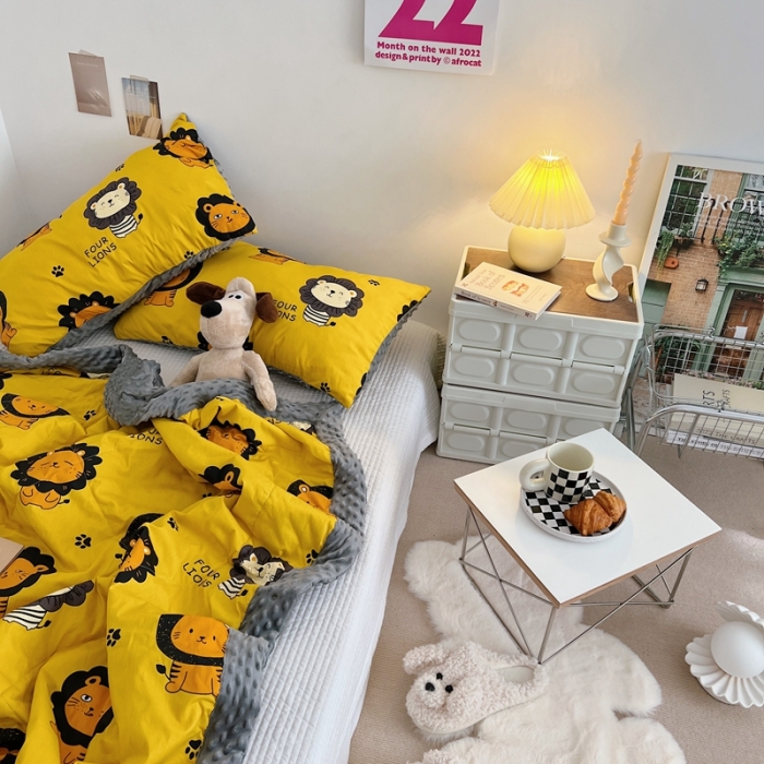 91家纺网 家纺一手货源 找家纺 星期八 2022新款豆豆夏被包边款 小狮子