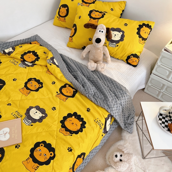 91家纺网 家纺一手货源 找家纺 星期八 2022新款豆豆夏被包边款 小狮子