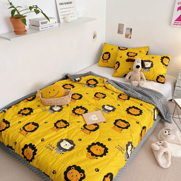 91家纺网 家纺一手货源 找家纺 星期八 2022新款豆豆夏被包边款 小狮子