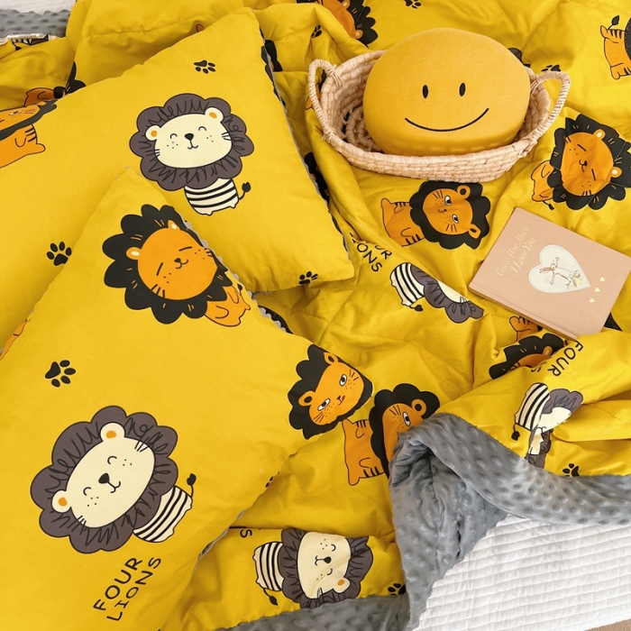 91家纺网 家纺一手货源 找家纺 星期八 2022新款豆豆夏被包边款 小狮子