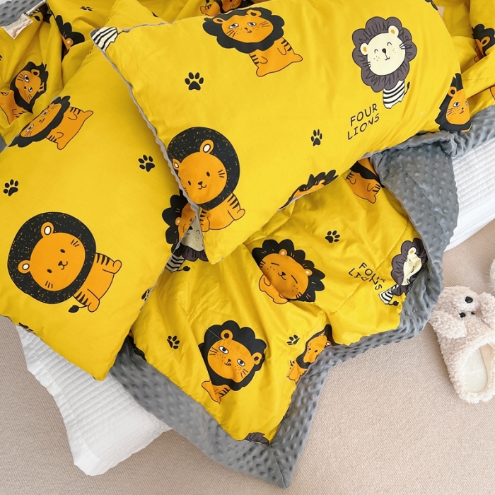 91家纺网 家纺一手货源 找家纺 星期八 2022新款豆豆夏被包边款 小狮子