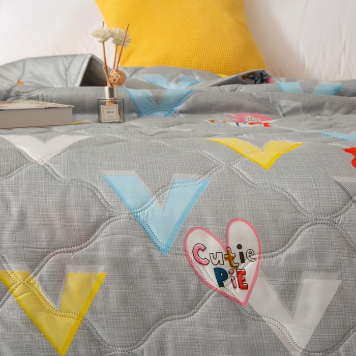 91家纺网 家纺一手货源 找家纺 爱派 2022新款磨毛印花夏凉被夏被空调被 花开半夏(灰)