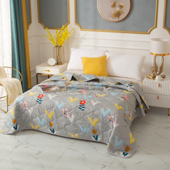 91家纺网 家纺一手货源 找家纺 爱派 2022新款磨毛印花夏凉被夏被空调被 花开半夏(灰)