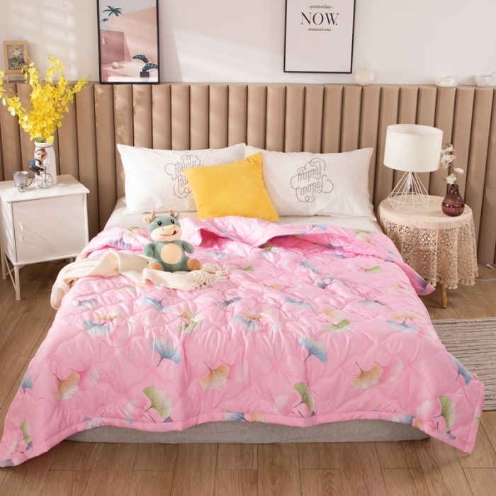 91家纺网 家纺一手货源 找家纺 爱派 2022新款亲肤棉印花夏被空调被 粉杏叶