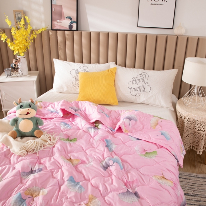 91家纺网 家纺一手货源 找家纺 爱派 2022新款亲肤棉印花夏被空调被 粉杏叶