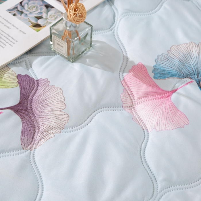 91家纺网 家纺一手货源 找家纺 爱派 2022新款亲肤棉印花夏被空调被 蓝杏叶