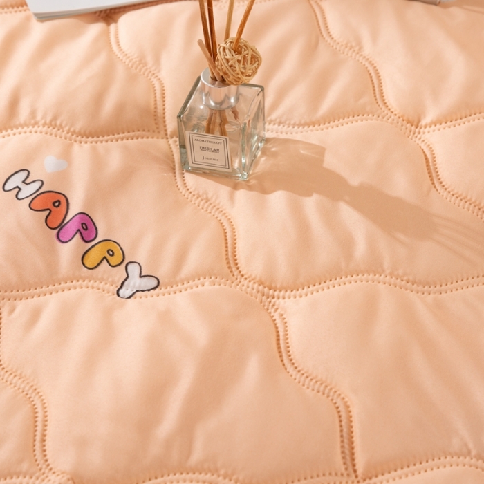 91家纺网 家纺一手货源 找家纺 爱派 2022新款亲肤棉印花夏被空调被 萝卜