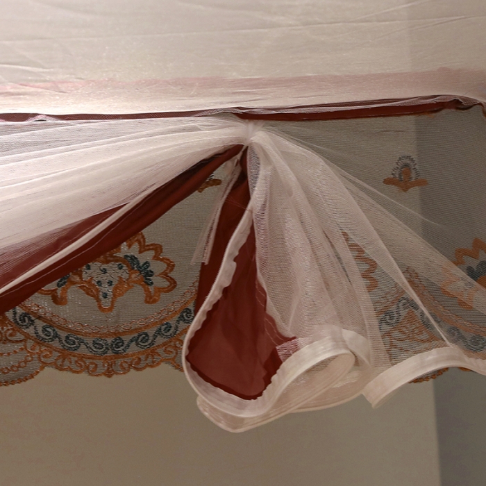 91家纺网 家纺一手货源 找家纺 博诺蚊帐 2022新款全底防摔坐床烤漆刺绣蚊帐 福黛深红
