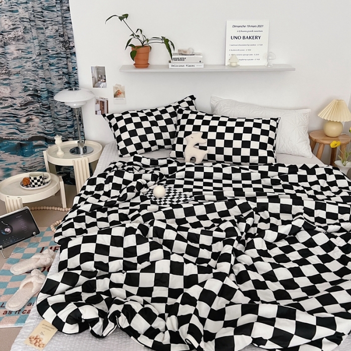 91家纺网 家纺一手货源 找家纺 星期八 2022新款棋盘格针织棉夏被 黑格