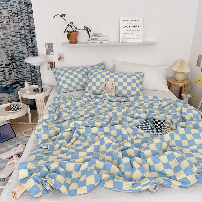 91家纺网 家纺一手货源 找家纺 星期八 2022新款棋盘格针织棉夏被 蓝黄格