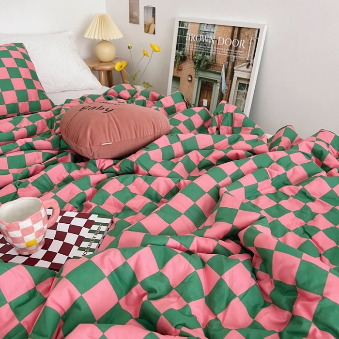 91家纺网 家纺一手货源 找家纺 星期八 2022新款棋盘格针织棉夏被 玫红绿格