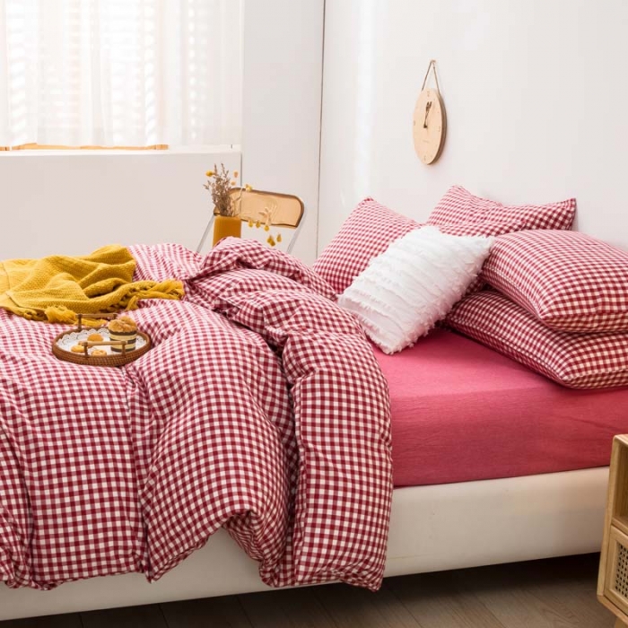 91家纺网 家纺一手货源 找家纺 柠萌家居 2022年新款无印良品全棉色织水洗棉四件套 红小格