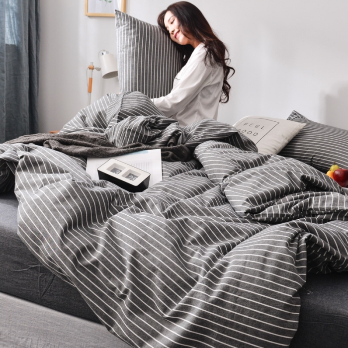 91家纺网 家纺一手货源 找家纺 柠萌家居 新款无印良品全棉色织水洗棉四件套 中条纹-深灰色