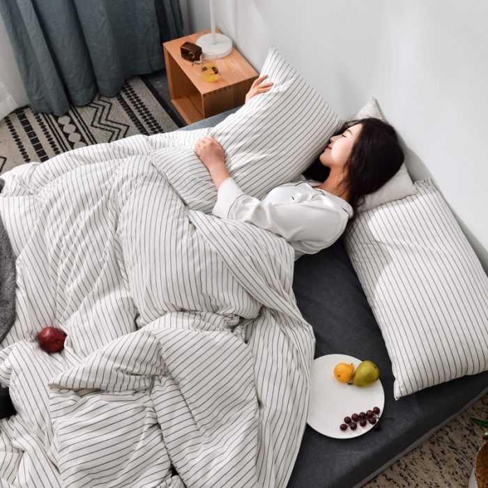 91家纺网 家纺一手货源 找家纺 柠萌家居 2022新款无印良品全棉色织水洗棉单被套 细条纹-白色