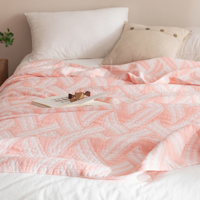 91家纺网 家纺一手货源 找家纺 朴尔2022新品塞尚风格全棉水洗棉三层纱布毛巾被 格里尼-粉