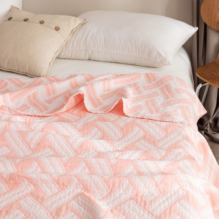 91家纺网 家纺一手货源 找家纺 朴尔2022新品塞尚风格全棉水洗棉三层纱布毛巾被 格里尼-粉