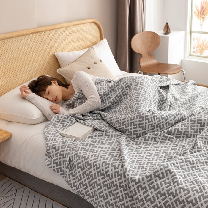 91家纺网 家纺一手货源 找家纺 朴尔2022新品塞尚风格全棉水洗棉三层纱布毛巾被 格林-灰