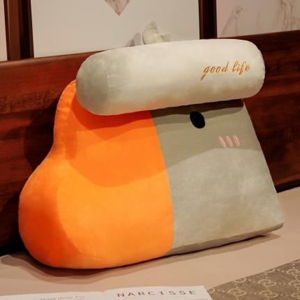 91家纺网 家纺一手货源 找家纺 仟亿莱2022新款大鹅三角枕腰靠 灰色大鹅三角枕