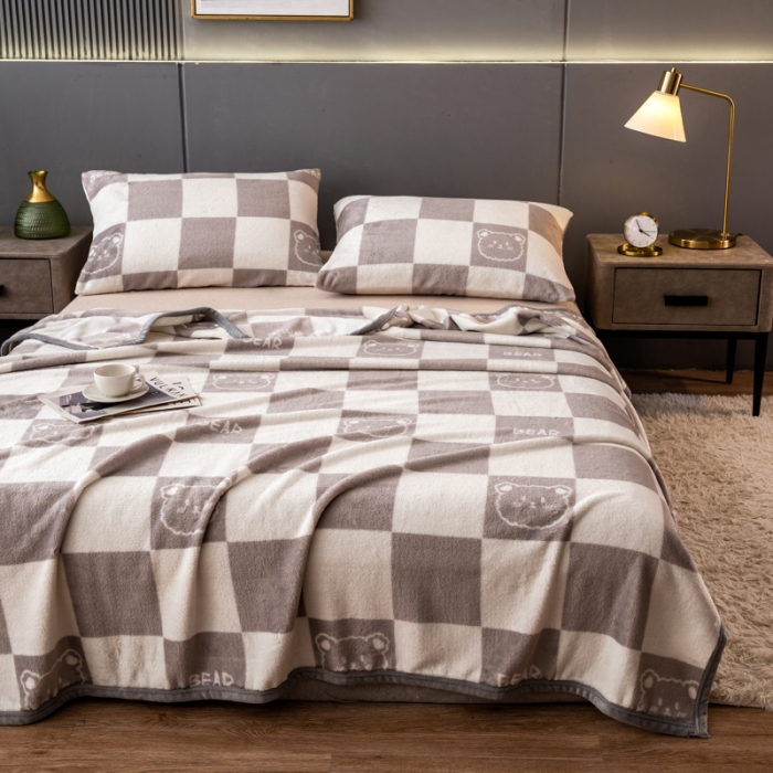 91家纺网 家纺一手货源 找家纺 慕尚 2025新款雪貂绒四季毛毯 可爱熊