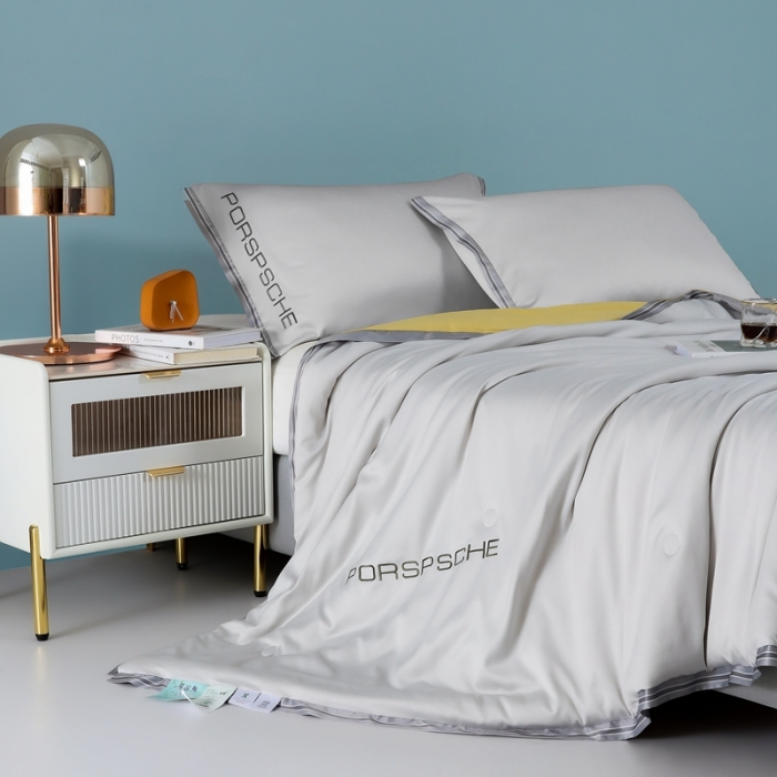 91家纺网 家纺一手货源 找家纺 梦镜 2025新款莱卡天丝刺绣夏凉被 奶黄+浅灰